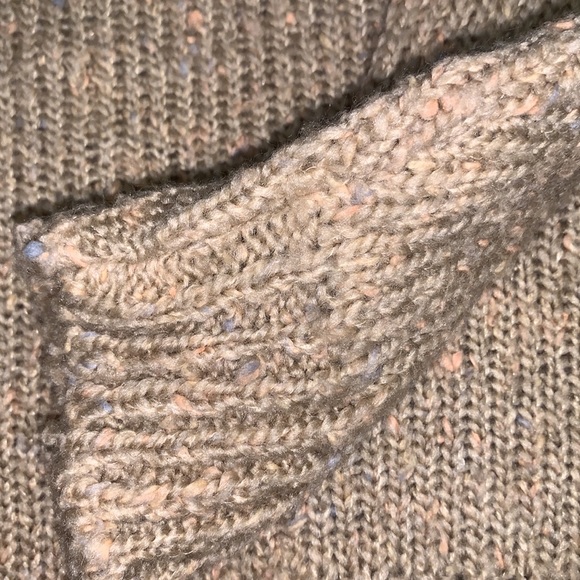 Tan knit sweater - Picture 4 of 5